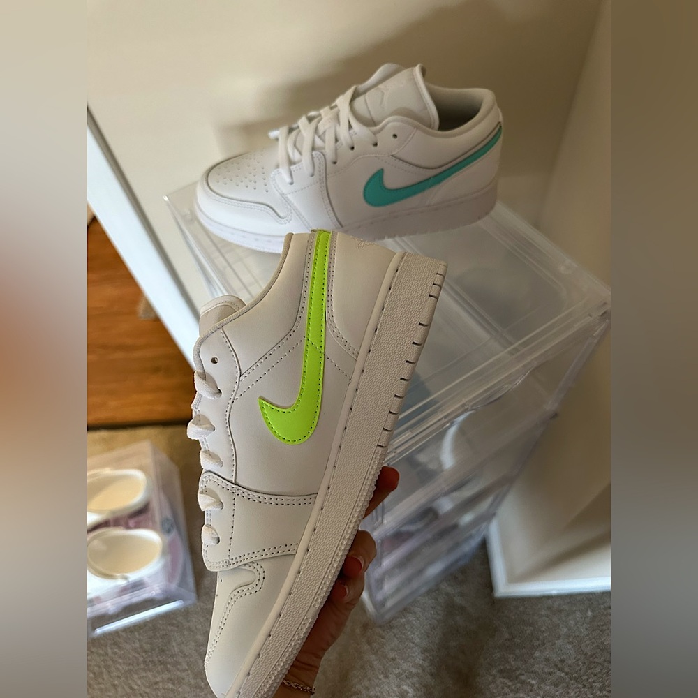 Jordan 1 Low White Neon